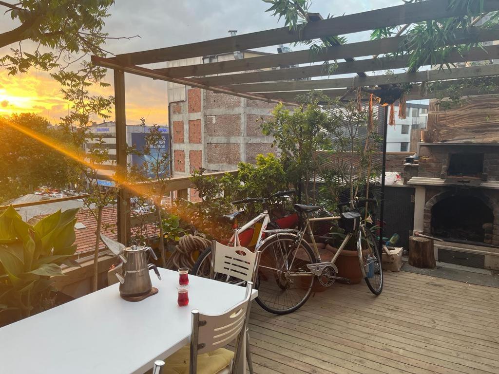 Central Apartment Kadikoy Terrace Bbq Close 2 Block Ferry Bull Metro Nighlife Istanboel Buitenkant foto