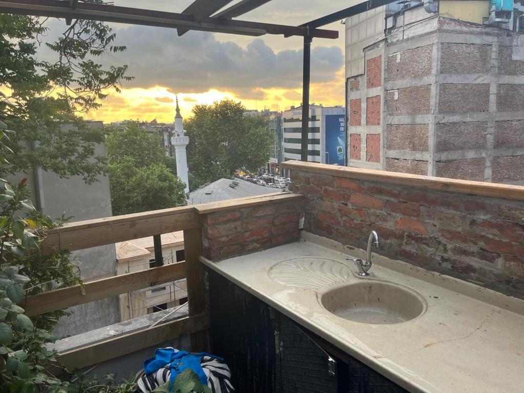 Central Apartment Kadikoy Terrace Bbq Close 2 Block Ferry Bull Metro Nighlife Istanboel Buitenkant foto