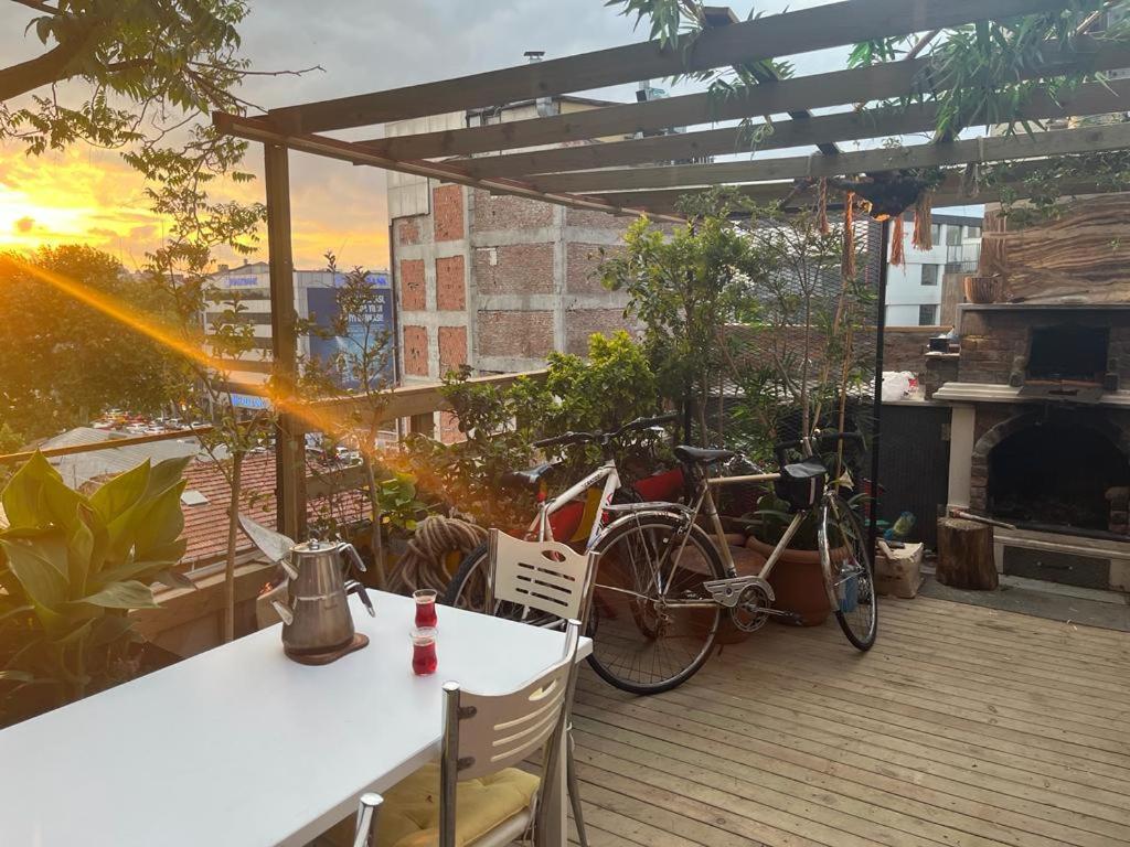 Central Apartment Kadikoy Terrace Bbq Close 2 Block Ferry Bull Metro Nighlife Istanboel Buitenkant foto
